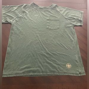 Lincoln tee with small front pocket